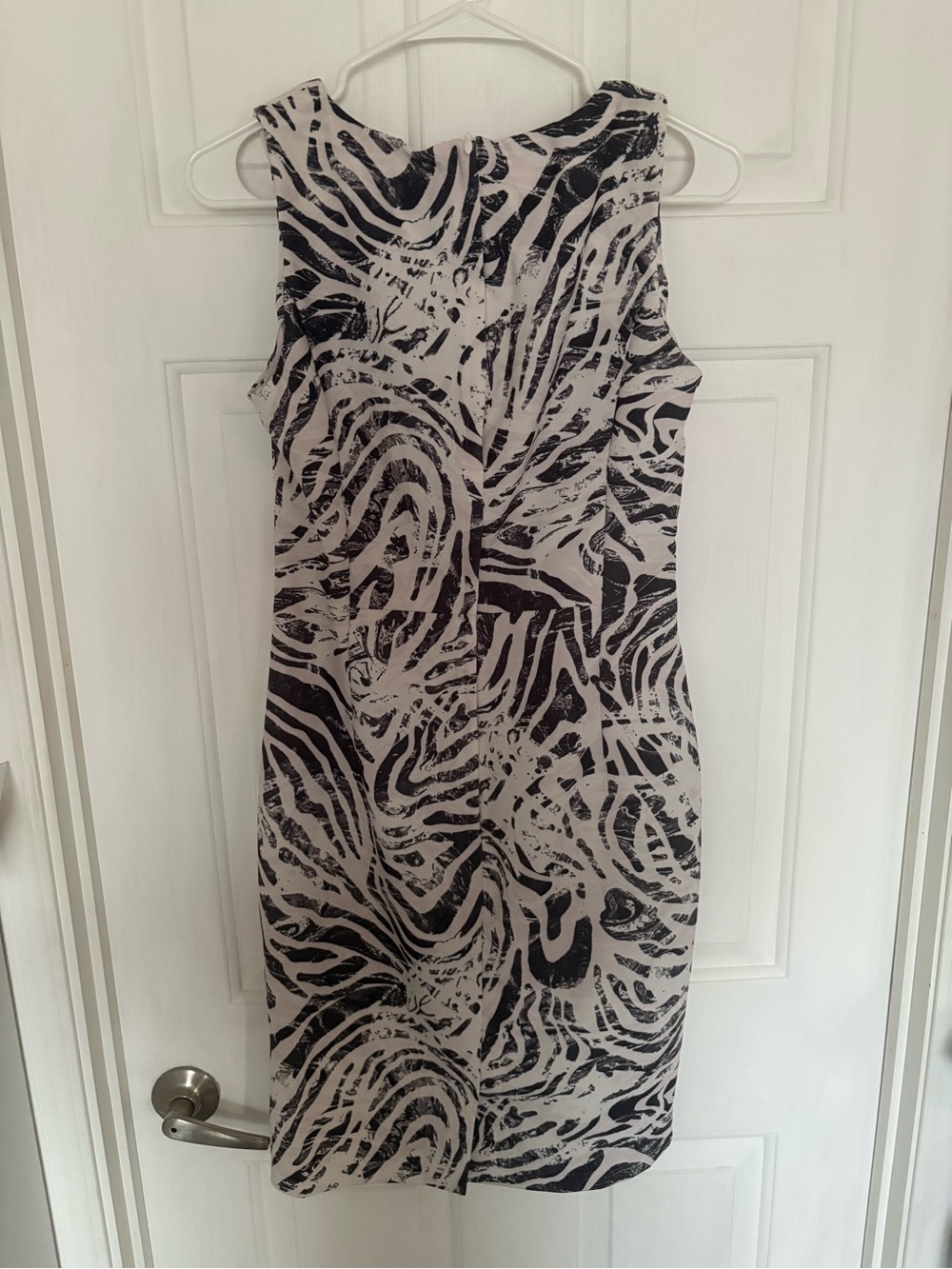 H&M Black and White Sleeveless Abstract Midi Dress